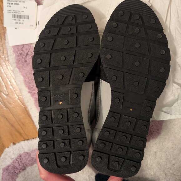 BALENCIAGA - Picture 3 of 6